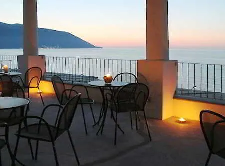 Ξενοδοχείο Cutimare - Aeolian Charme 4*